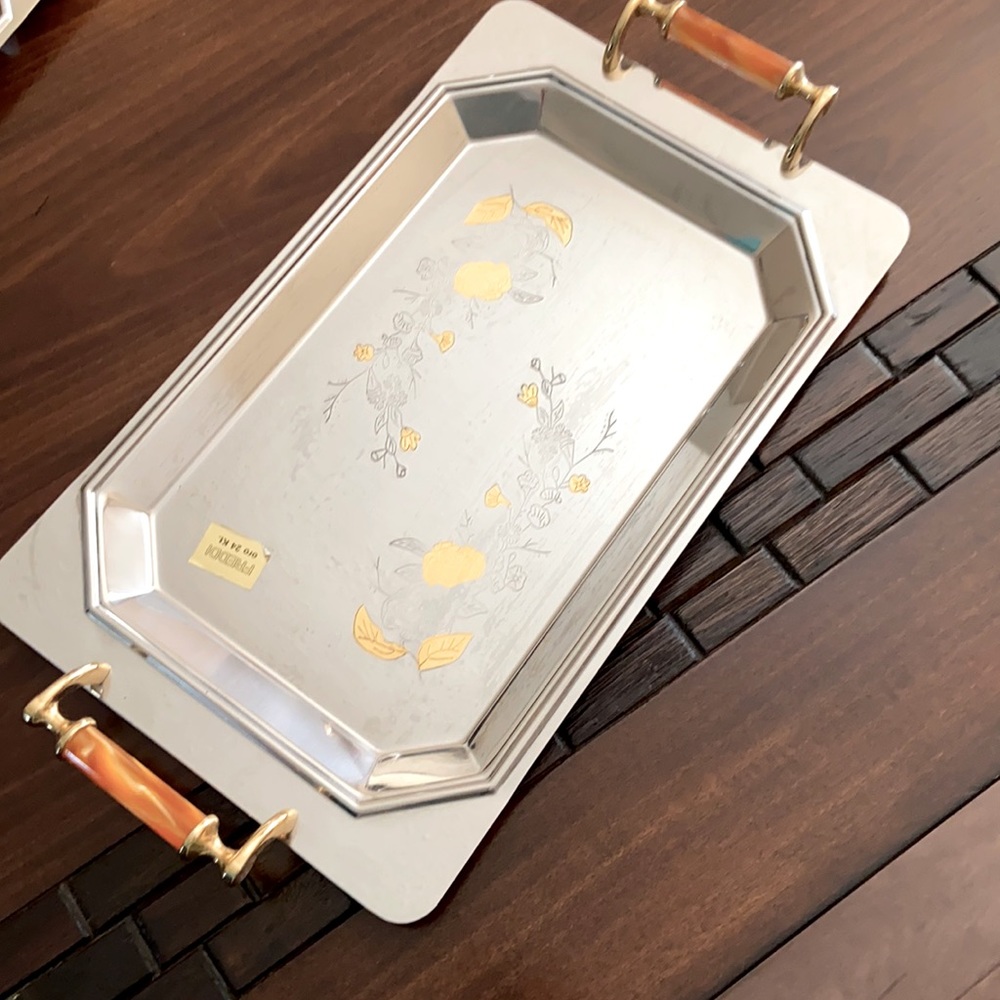 Serving tray